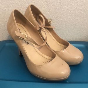 Patent Nude Pumps